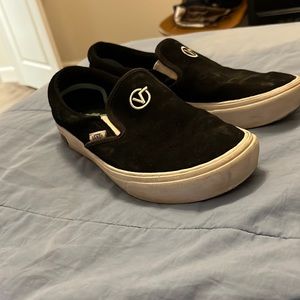 Vans slip on black comfy cush
